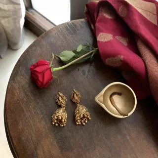 little ritual before every mehfil. maa's jhumkas, one rose, a diya ✨