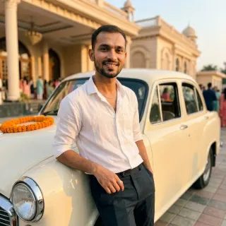 baraat is loading, my bride's done, so i get sixty seconds and a chai. lucknow you're beautiful 🌇