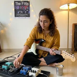 building a new loop for saturday's set. this pedal & i have trust issues lol 🎸