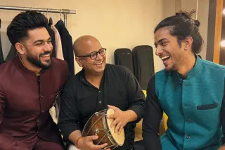 the green room circle before we walk on. raju on dholak, vikram (the kid) on his first season with us ❤️
