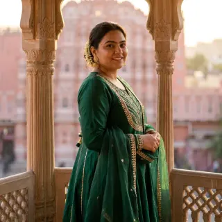 shot this between two bridal bookings and honestly forgot how nice it is to be on the other side of the camera 💛 jaipur in june hits different