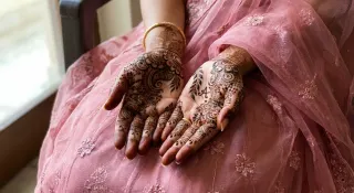 bride wanted light and quick so she could make it to her haldi, delivered. congrats Nidhi ❤️