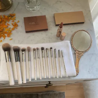 set the whole station before she even sat down. organised chaos but make it pretty 💄