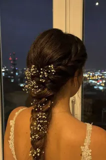 the back of the look matters just as much. she's glowing, perfect 🌆